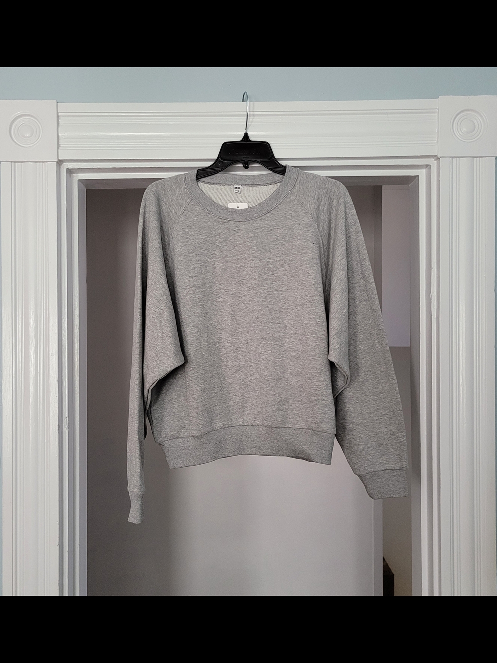 Uniqlo Light Gray Women's Cropped Sweatshirt